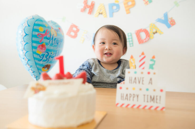 1歳の誕生日を迎えた子がこれから英語を学ぶのは遅い？