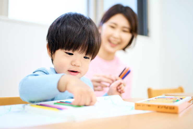 2歳児が七田式を活用しながら勉強している様子